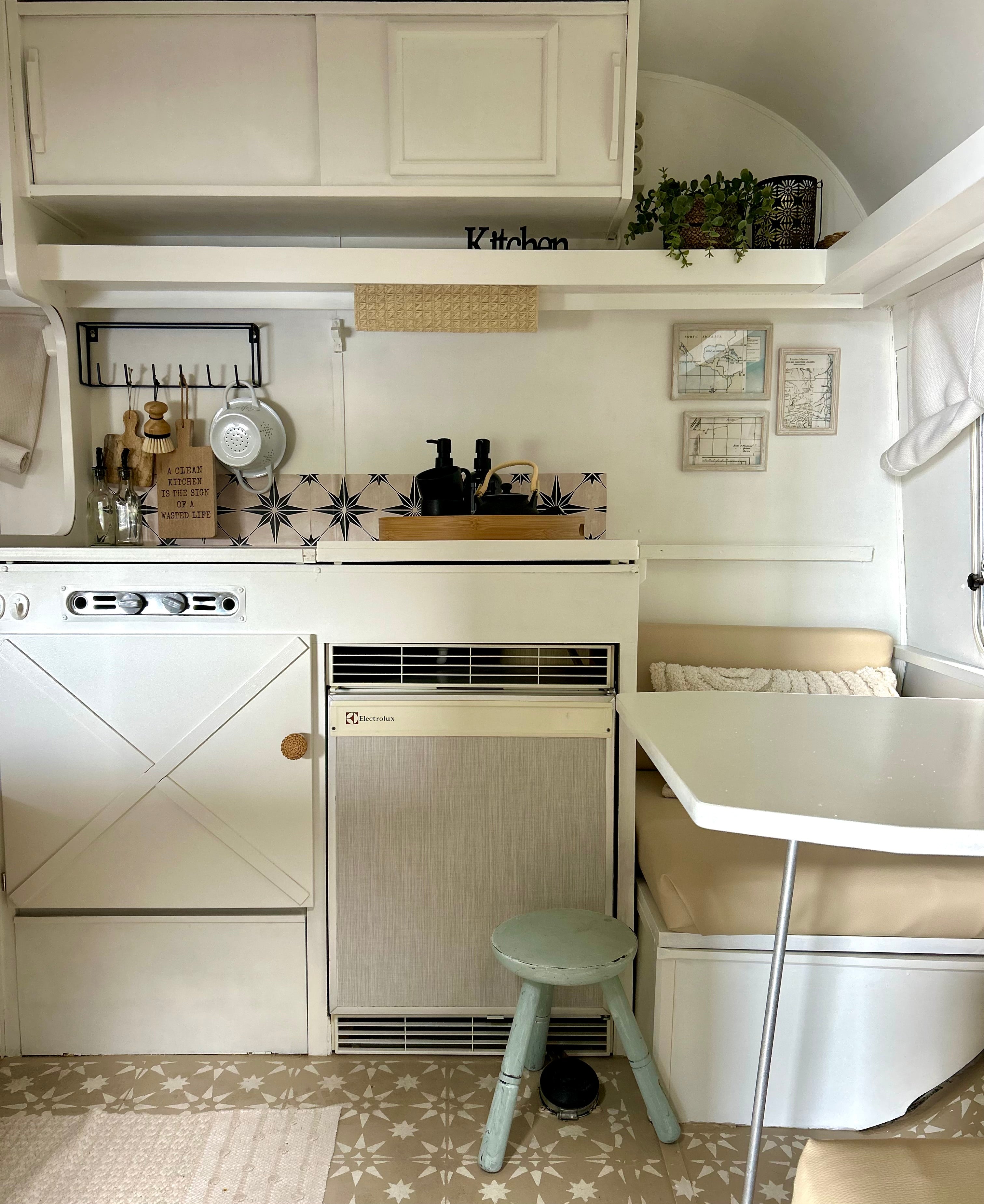 Adria 305
