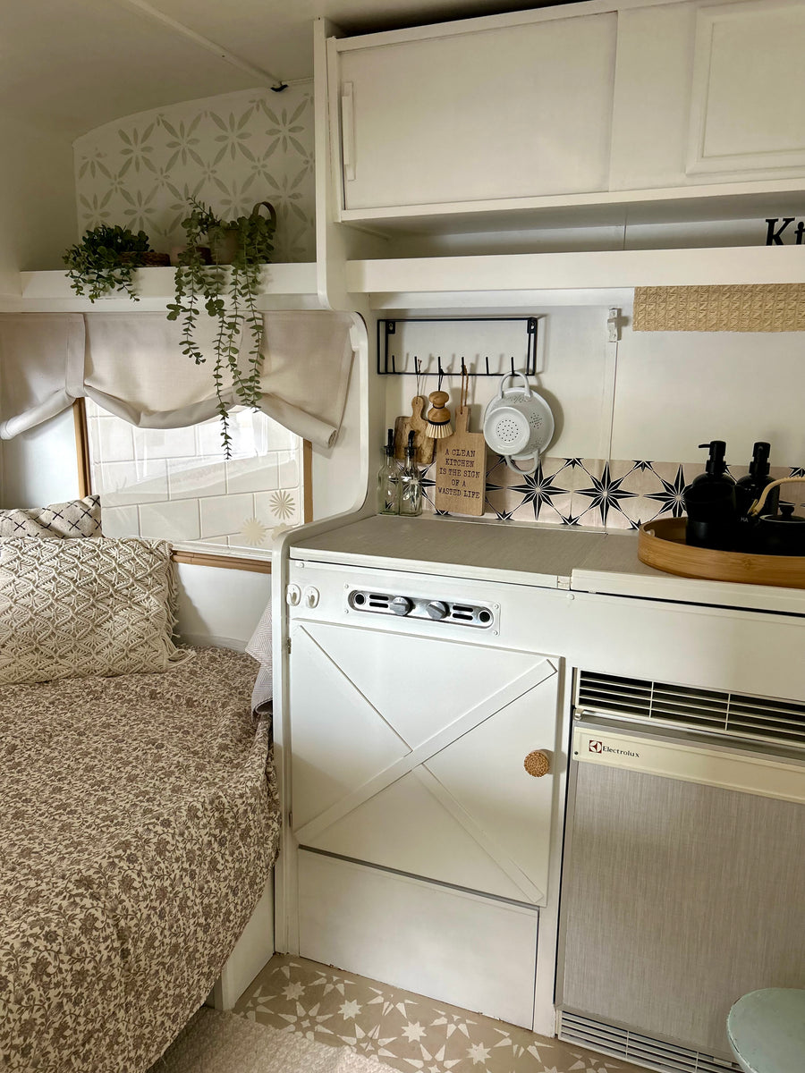 Adria 305