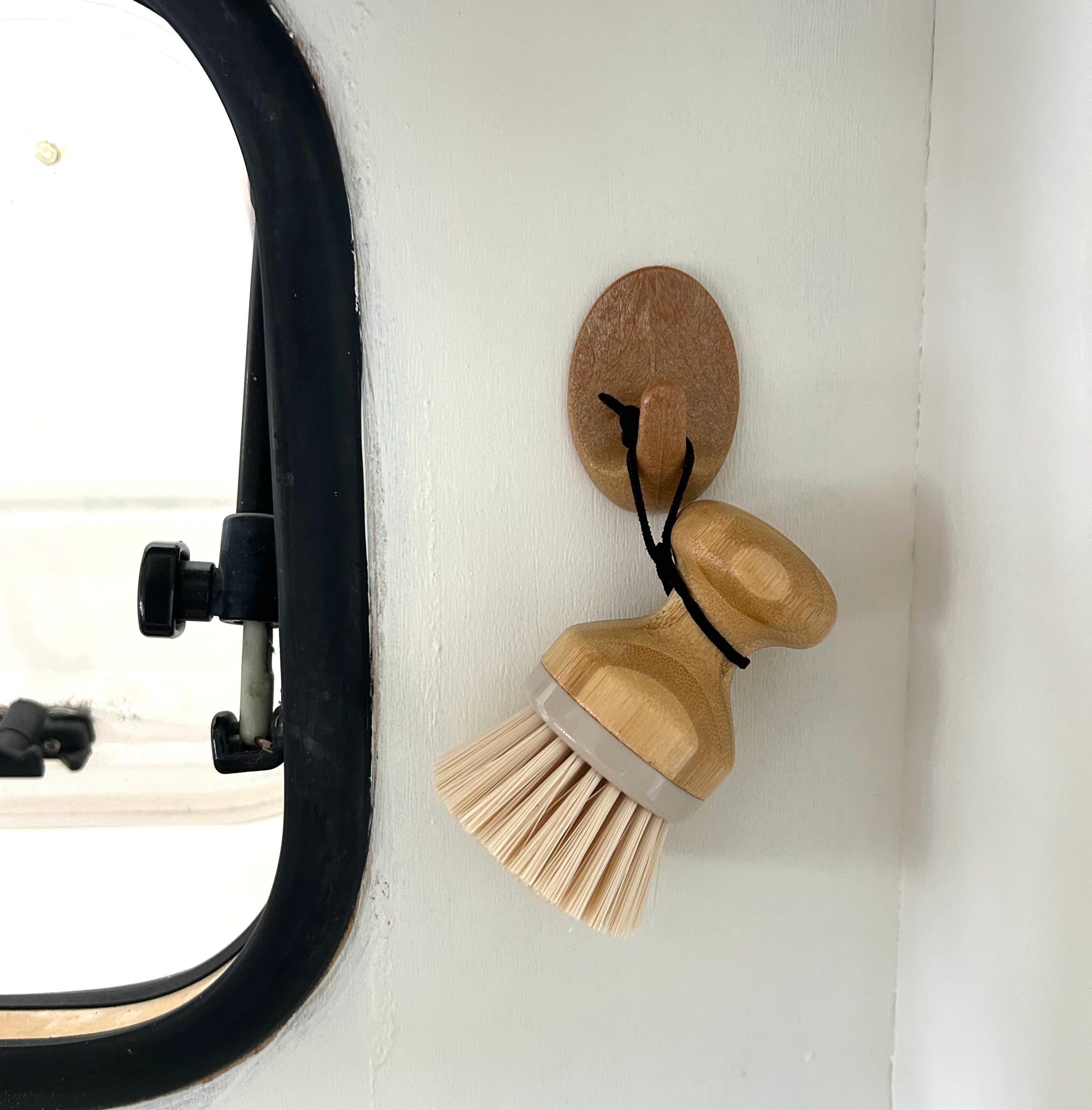 Mini stoffer en blik, afwasborstel in beige