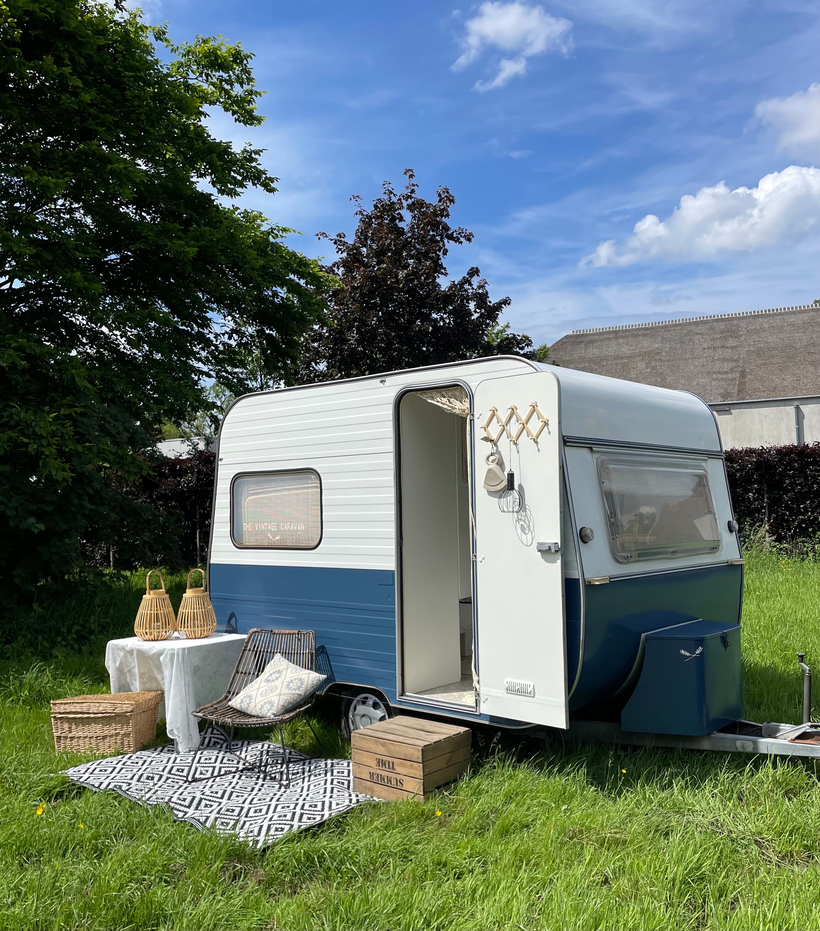 Caravan paint Pacific Blue