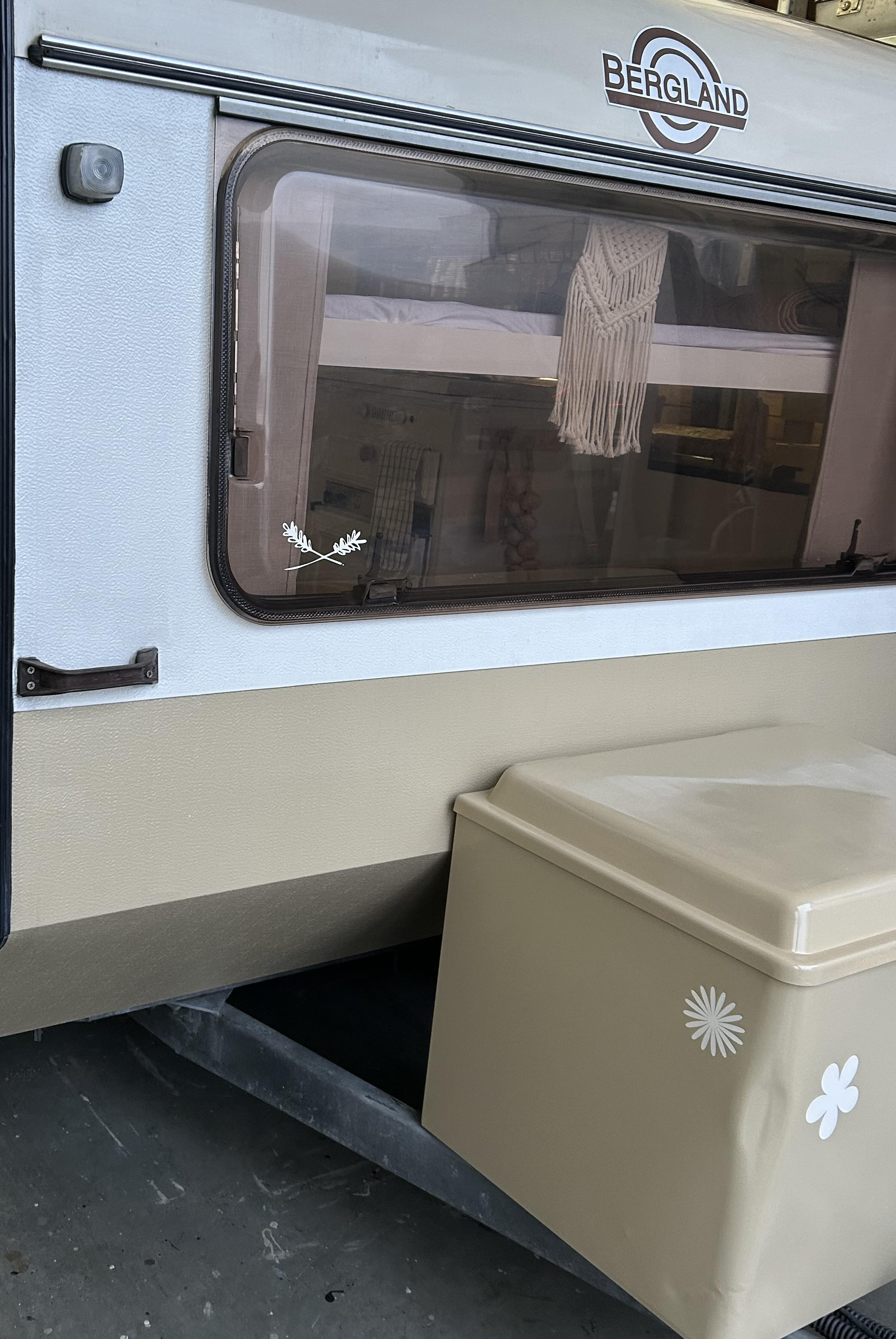 Caravan paint Sahara Beige