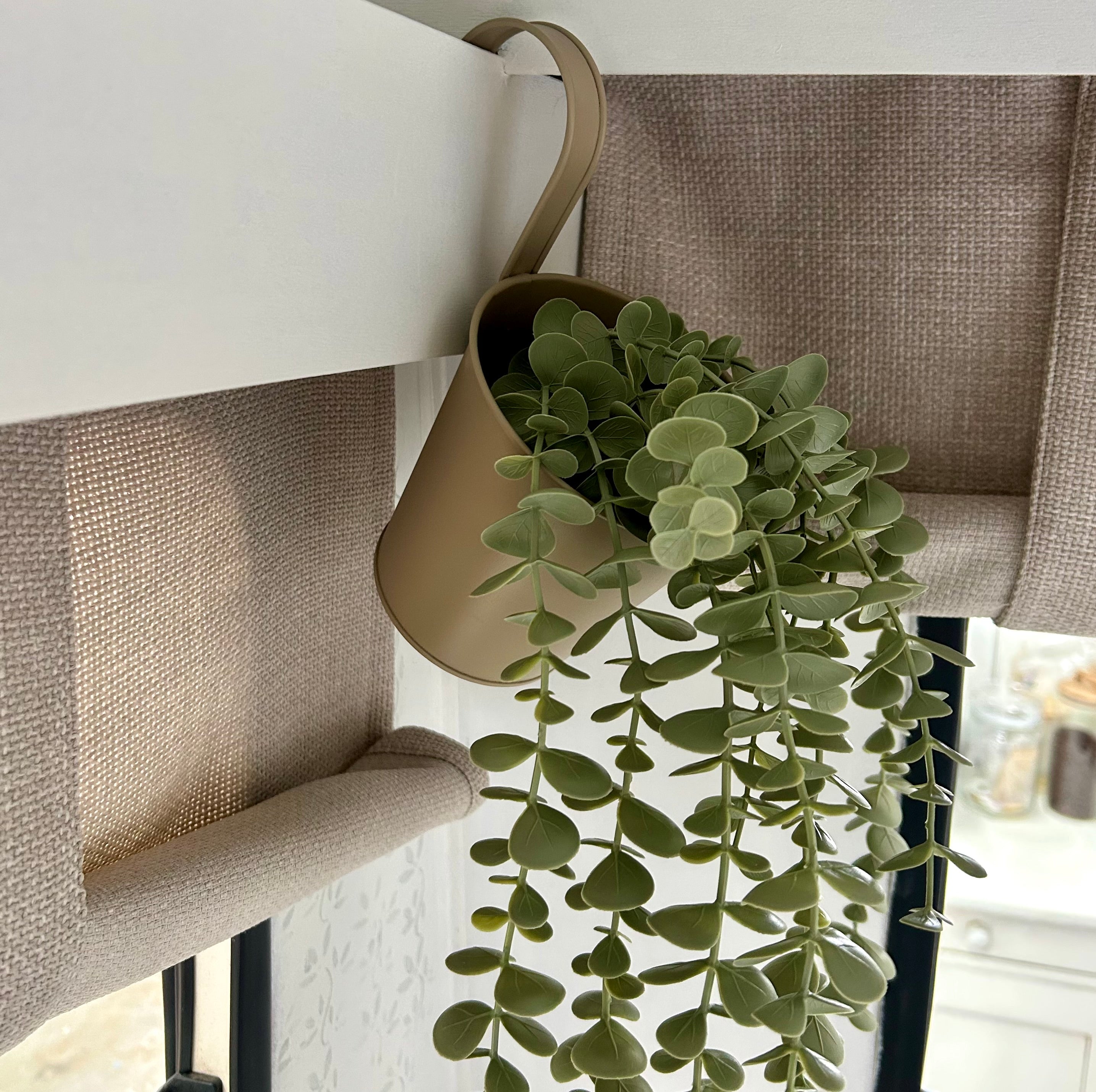 Eucalyptus kunstplant in metalen hangpot