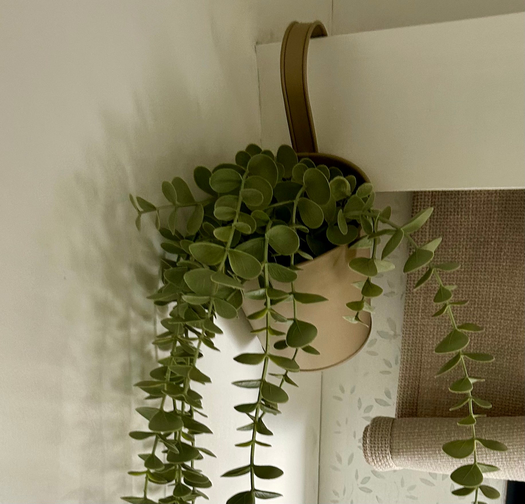 Eucalyptus kunstplant in metalen hangpot