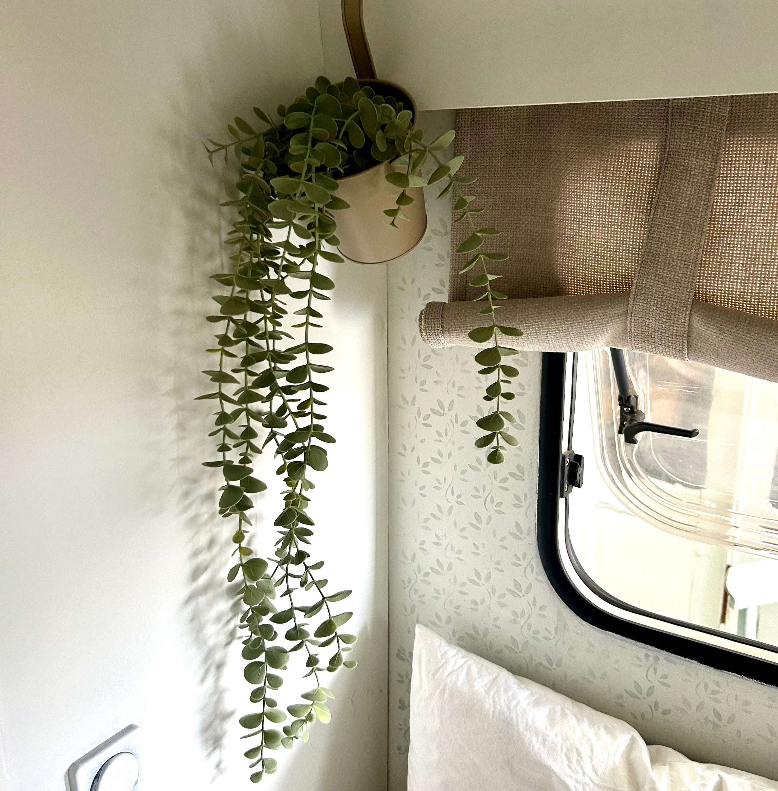 Eucalyptus kunstplant in metalen hangpot