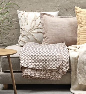 Cozy natural sheepskin for Boho caravan – 55 x 78 cm