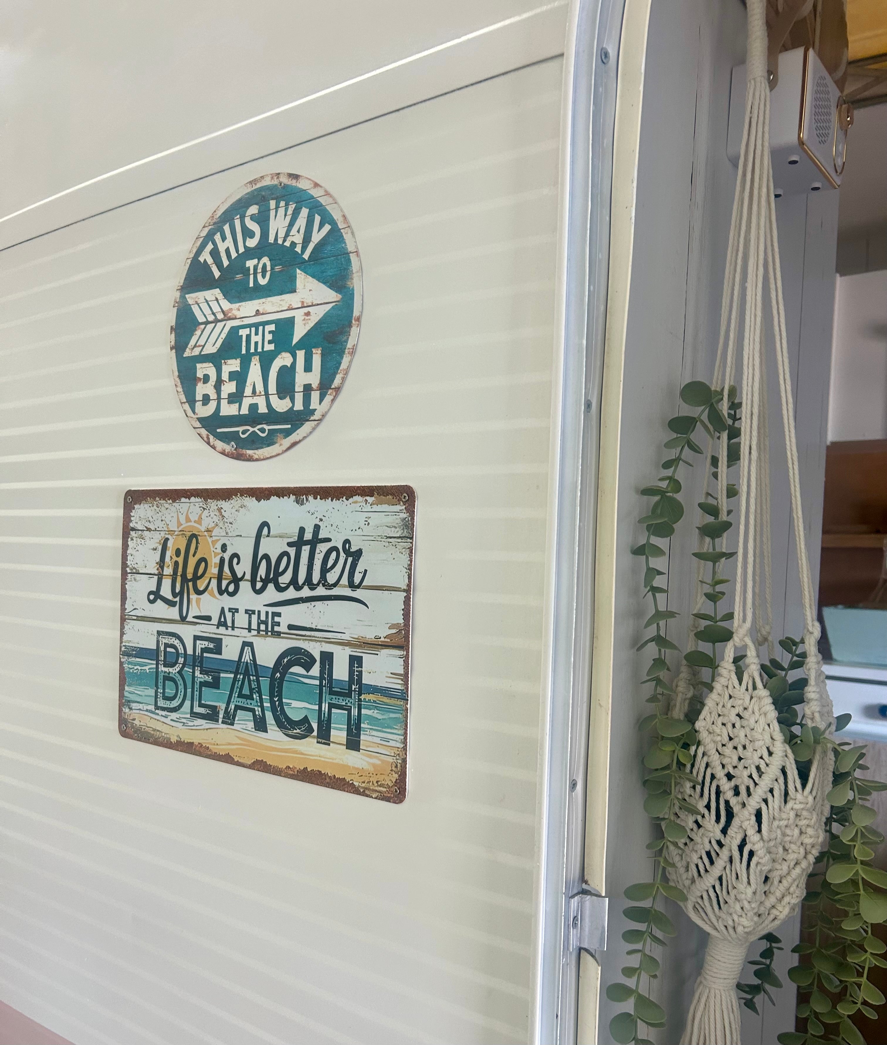 Vintage sign "Welcome to the Beachhouse"