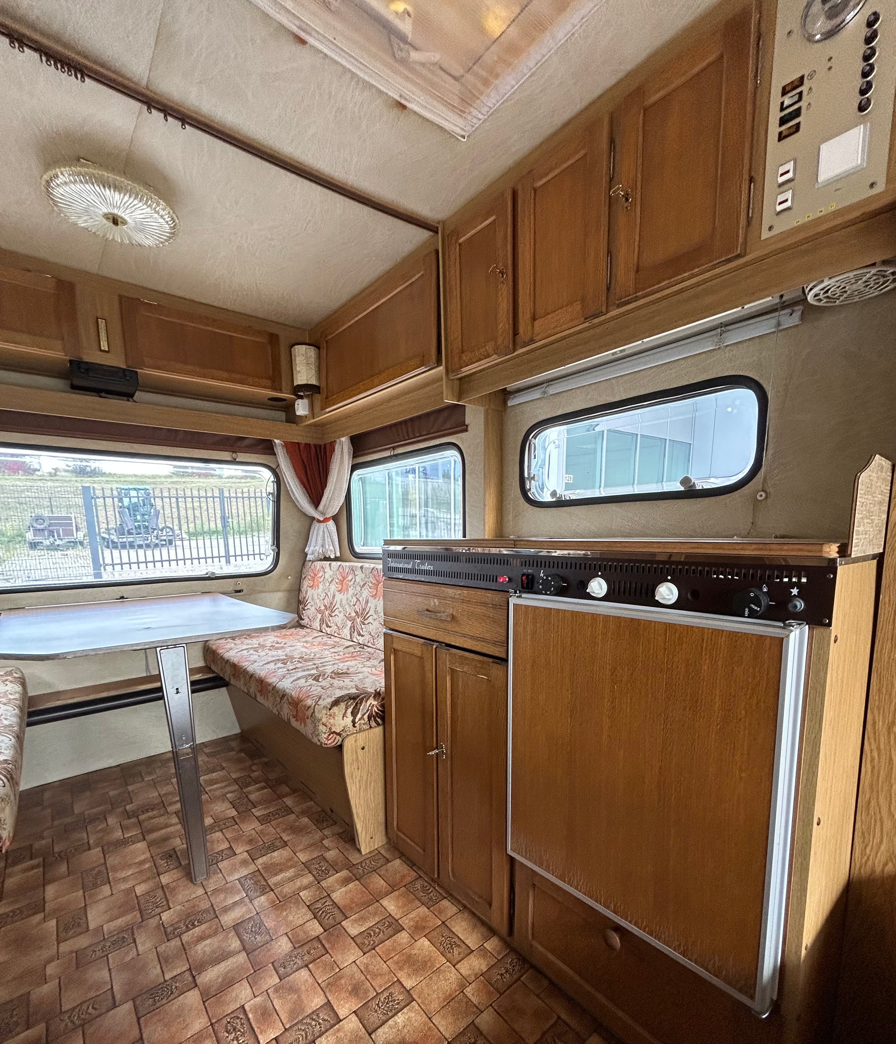 MAKE-OVER - IT Caravan