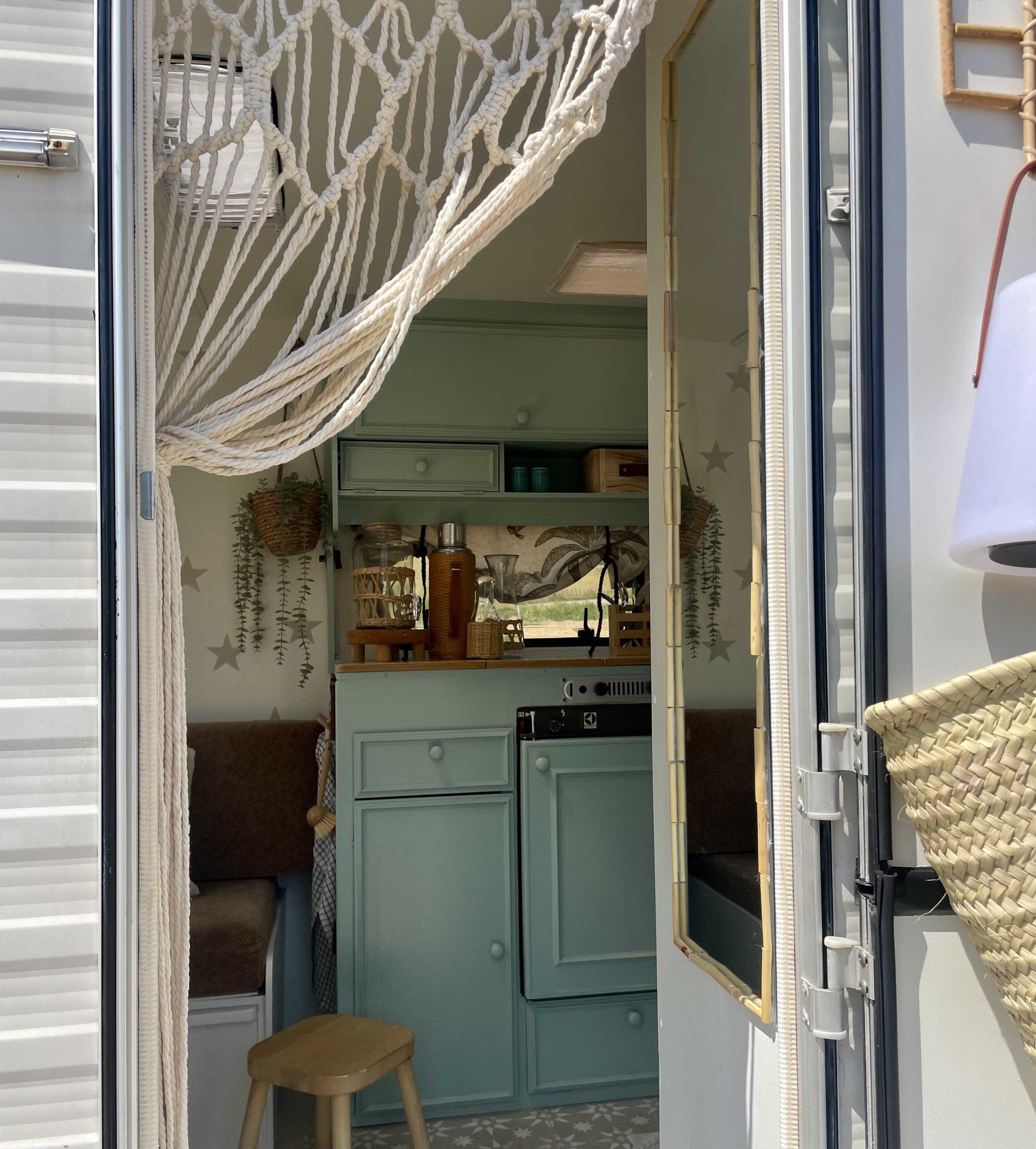 Boho deurgordijn met stoere lederen band