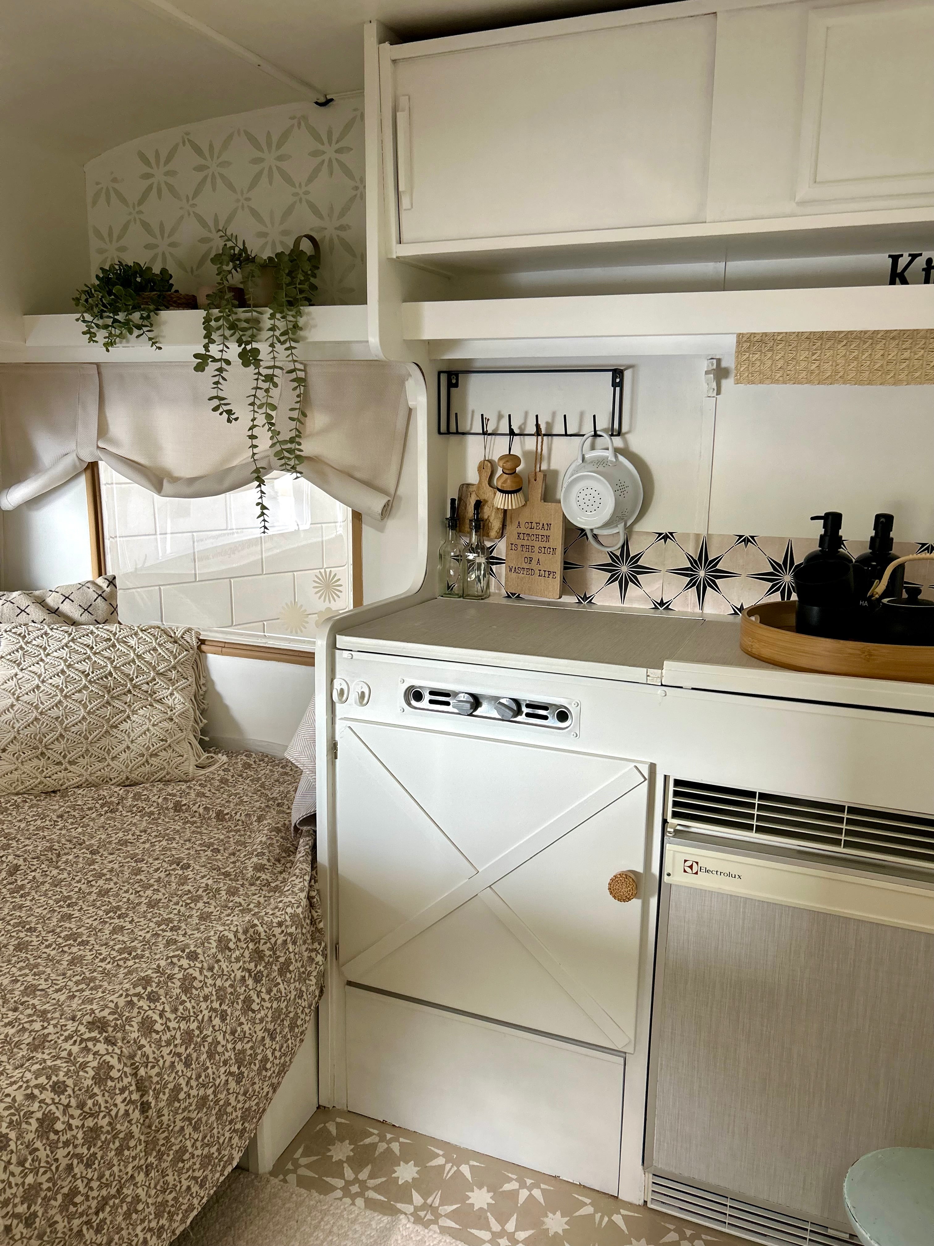 Cozy natural sheepskin for Boho caravan – 55 x 78 cm