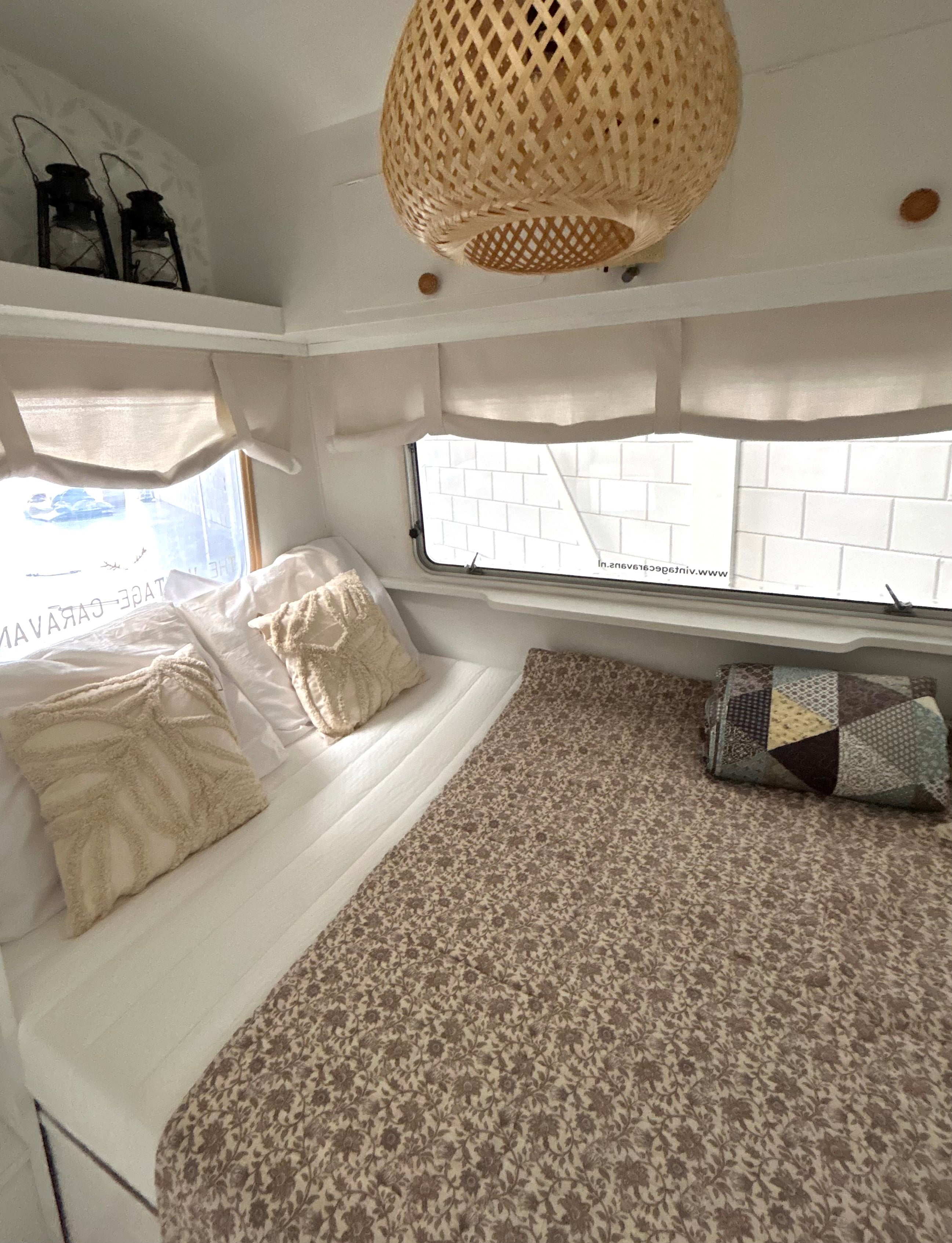 Cozy natural sheepskin for Boho caravan – 55 x 78 cm